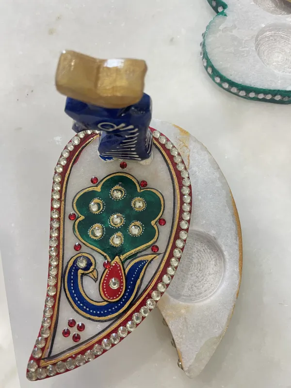 Embellished_Peacock_Leaf_Decorative_Hand_Fan