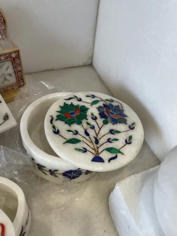 Marble_Floral_Inlay_Round_Decorative_Box