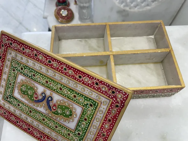 Wooden_Traditional_Peacock_Pattern_Decorative_Storage_Box
