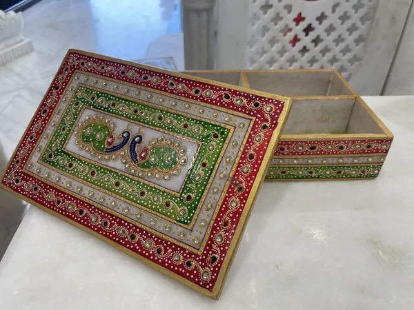 Wooden_Traditional_Peacock_Pattern_Decorative_Storage_Box