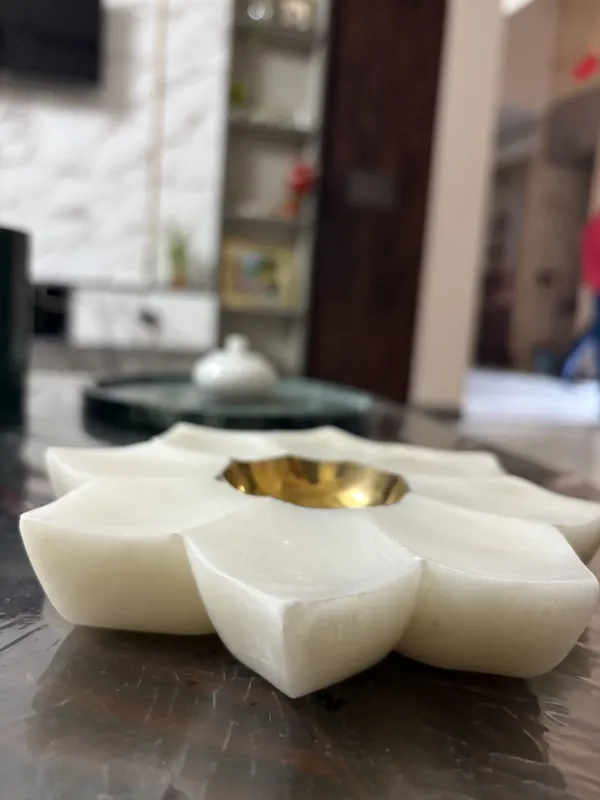 White_Lotus_Design_Diya_With_Gold-Toned_Oil_Cup