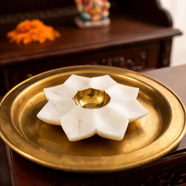 White_Lotus_Design_Diya_With_Gold-Toned_Oil_Cup