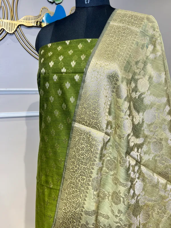 Green_Woven_Floral_Suit_for_Women