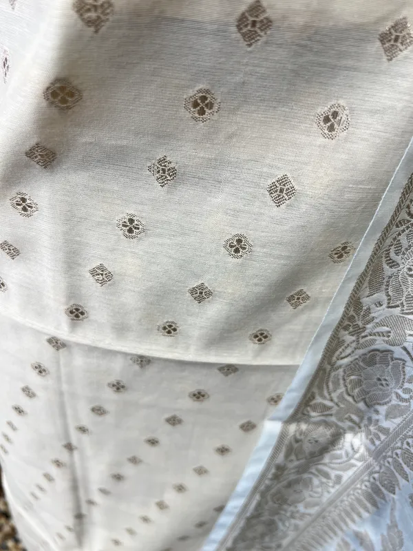 White_Tissue_Floral_Woven_Suit_for_Women