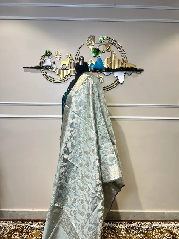 Turquoise_Brocade_Ethnic_Suit_Set_for_Women