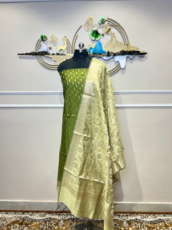 Green_Woven_Floral_Suit_for_Women