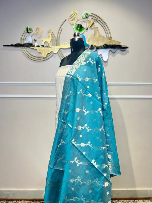 Turquoise_Embroidered_Ethnic_Suit_Set_For_Women