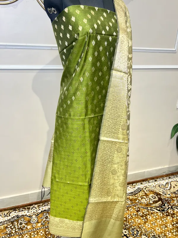 Green_Woven_Floral_Suit_for_Women