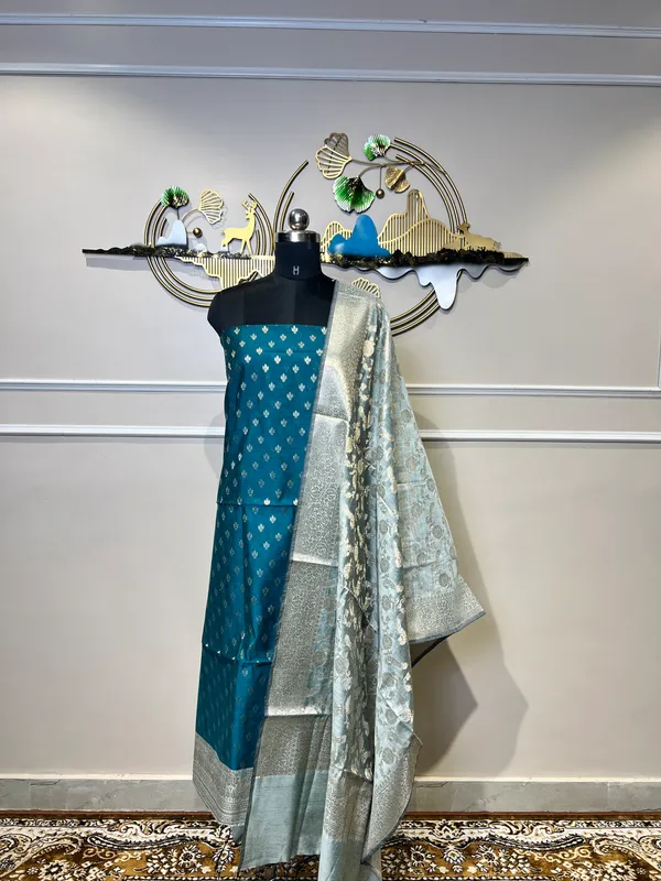 Turquoise_Brocade_Ethnic_Suit_Set_for_Women