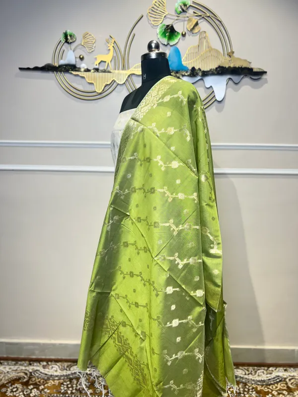 Green_Woven_Floral_Suit_for_Women