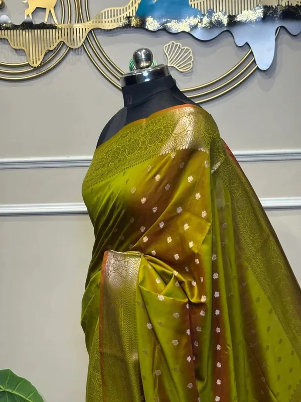 Banarasi_Choti_Buti_Katan_Silk_Saree