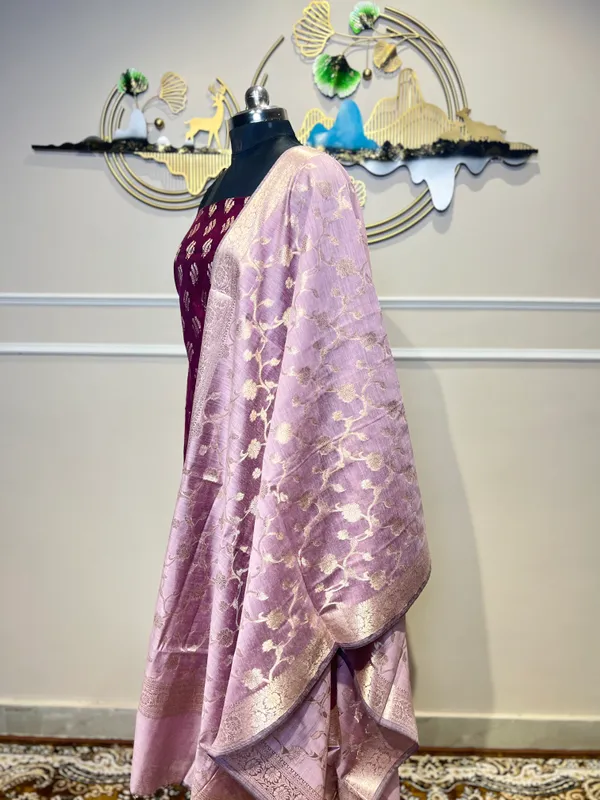 Magenta_Brocade_Ethnic_Suit_Set_for_Women