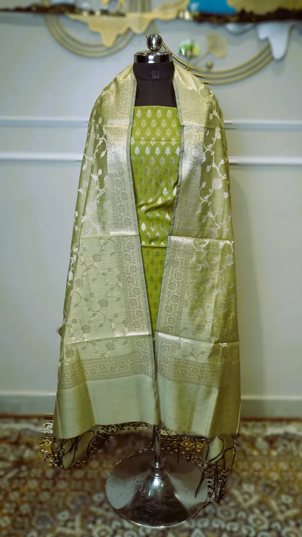 Banarasi_Zari_Woven_Unstitched_Suit_Fabric