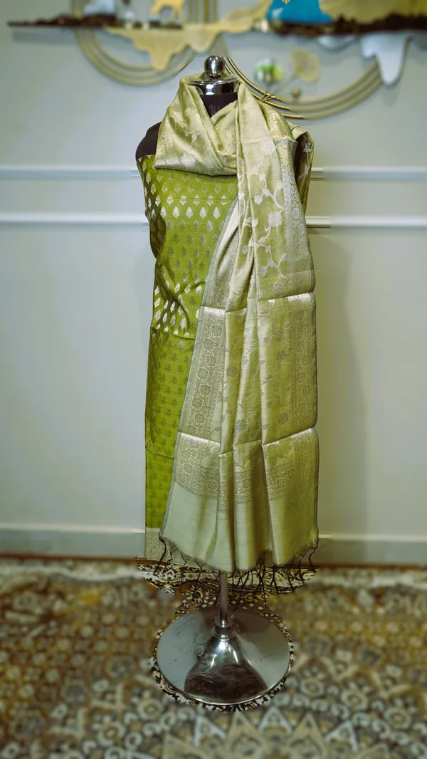 Banarasi_Zari_Woven_Unstitched_Suit_Fabric