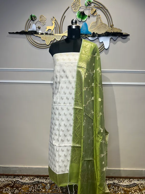 Green_Woven_Floral_Suit_for_Women