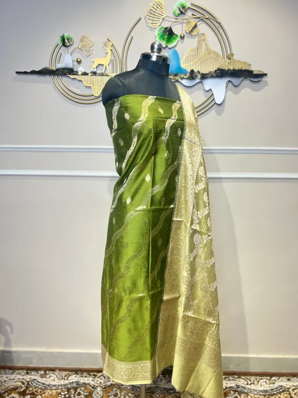 Green_Silk_Floral_Zari_Suit_For_Women