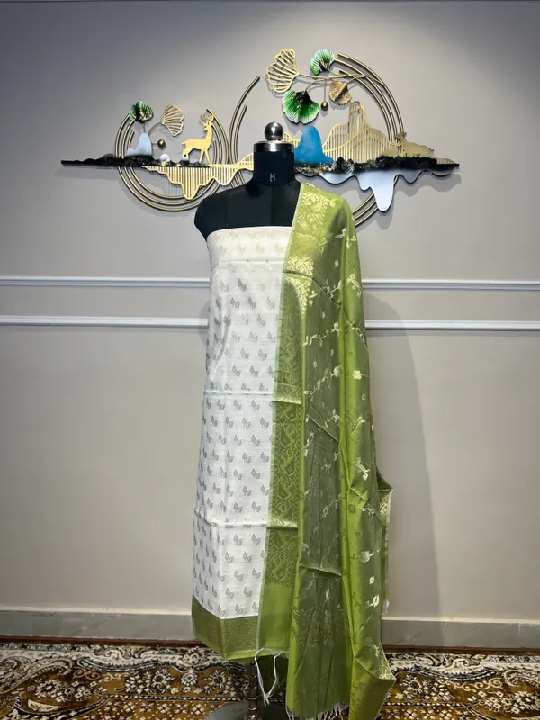 Green_Woven_Floral_Suit_for_Women