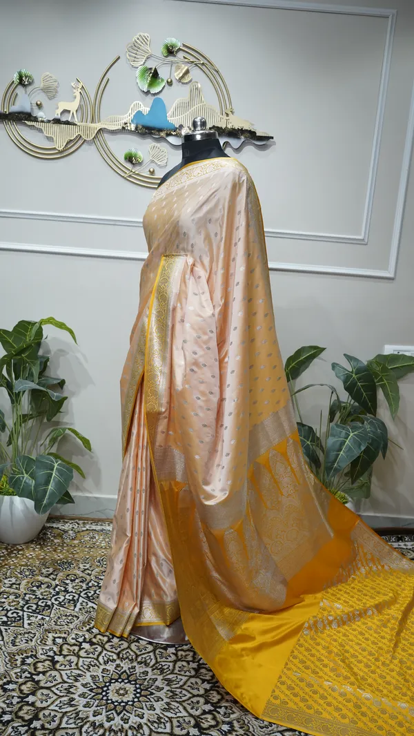 Banarasi_Mushroo_Silk_Contrast_Saree