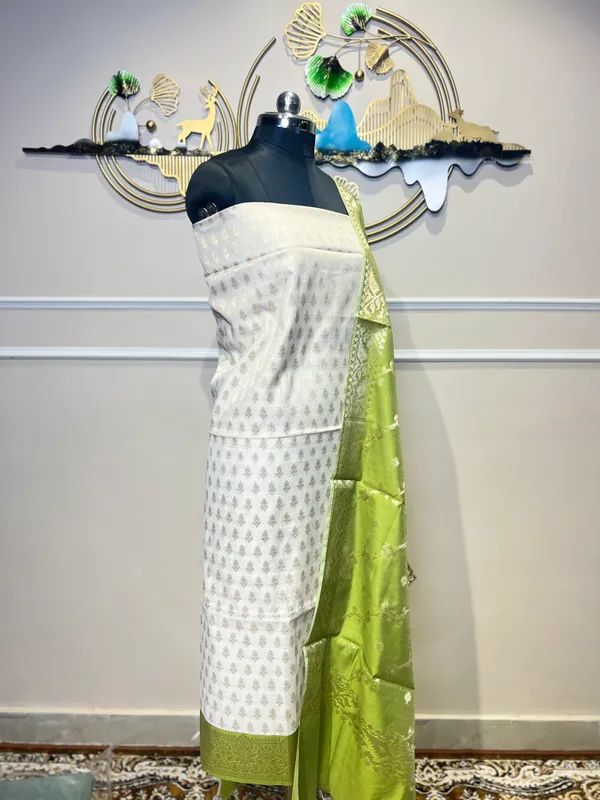 Green_Woven_Floral_Suit_For_Women