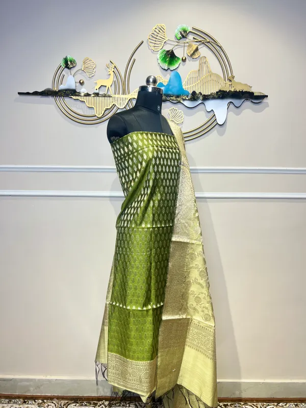 Green_Jacquard_Ethnic_Suit_for_Women