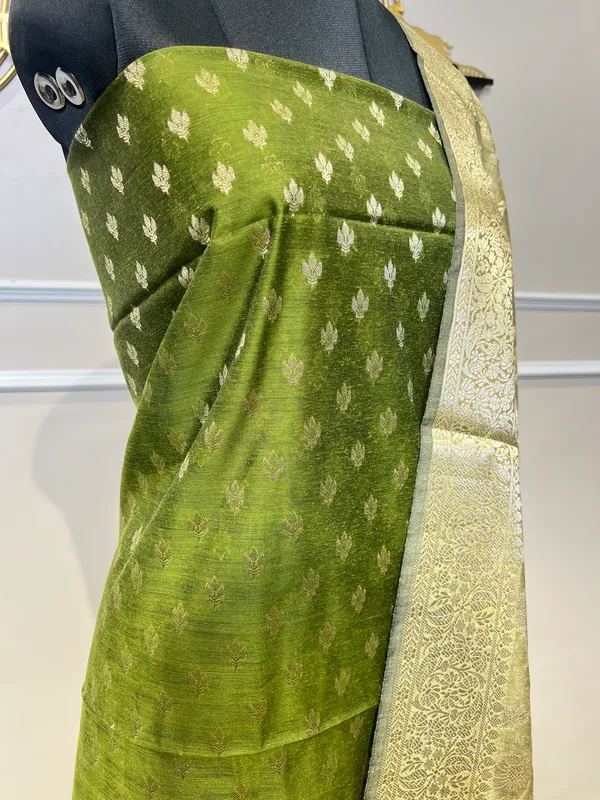 Green_Woven_Floral_Suit_for_Women