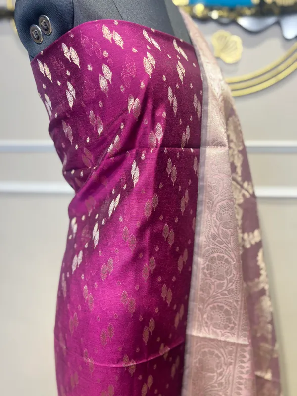 Magenta_Woven_Ethnic_Suit_for_Women