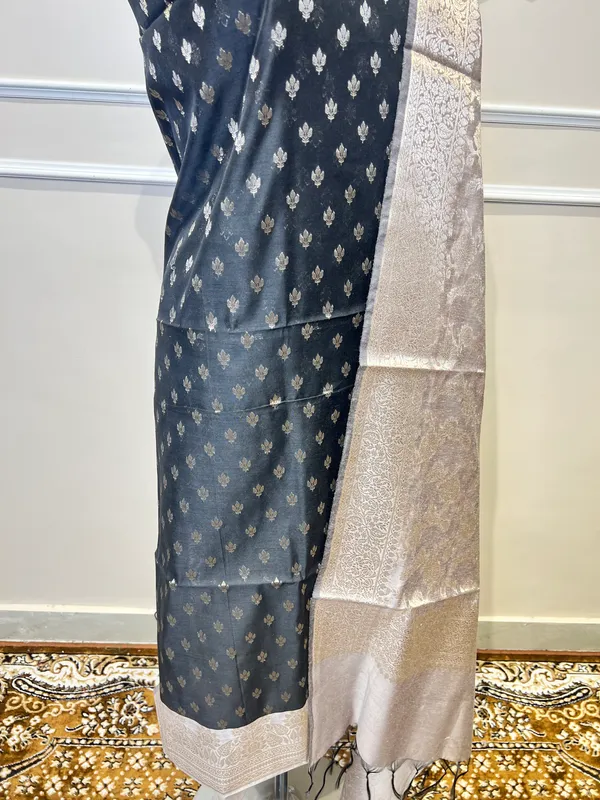 Grey_Woven_Floral_Suit_For_Women