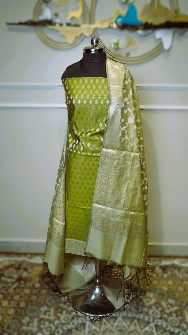 Banarasi_Zari_Woven_Unstitched_Suit_Fabric