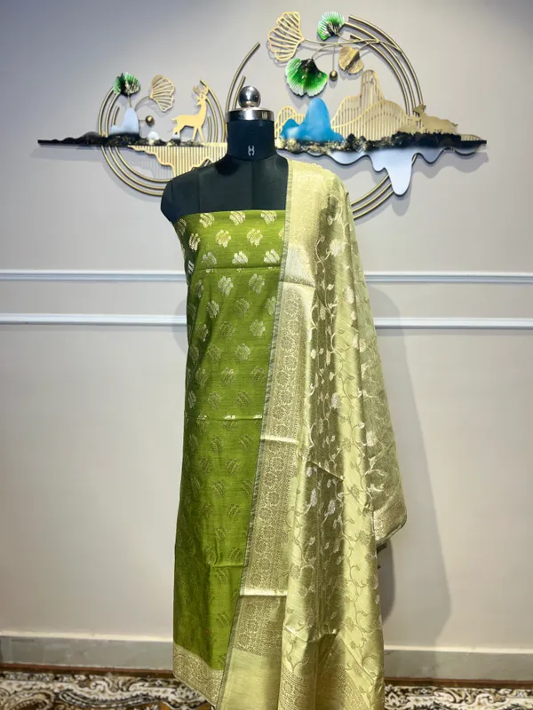 Green_Jacquard_Woven_Suit_for_Women