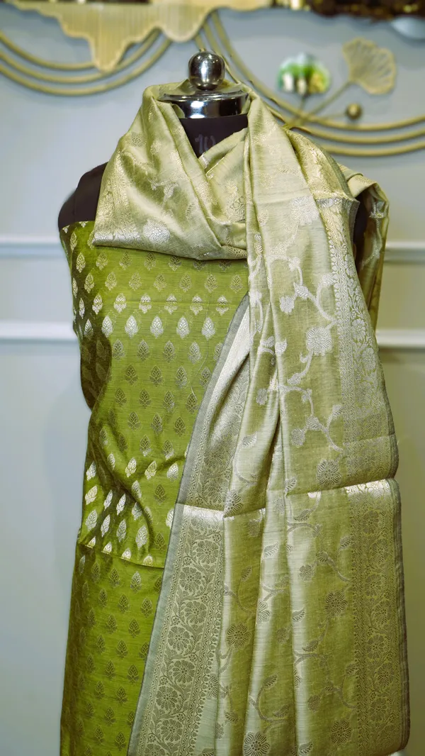 Banarasi_Zari_Woven_Unstitched_Suit_Fabric