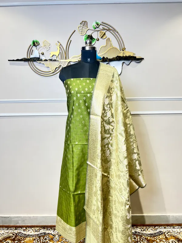 Green_Woven_Floral_Suit_for_Women