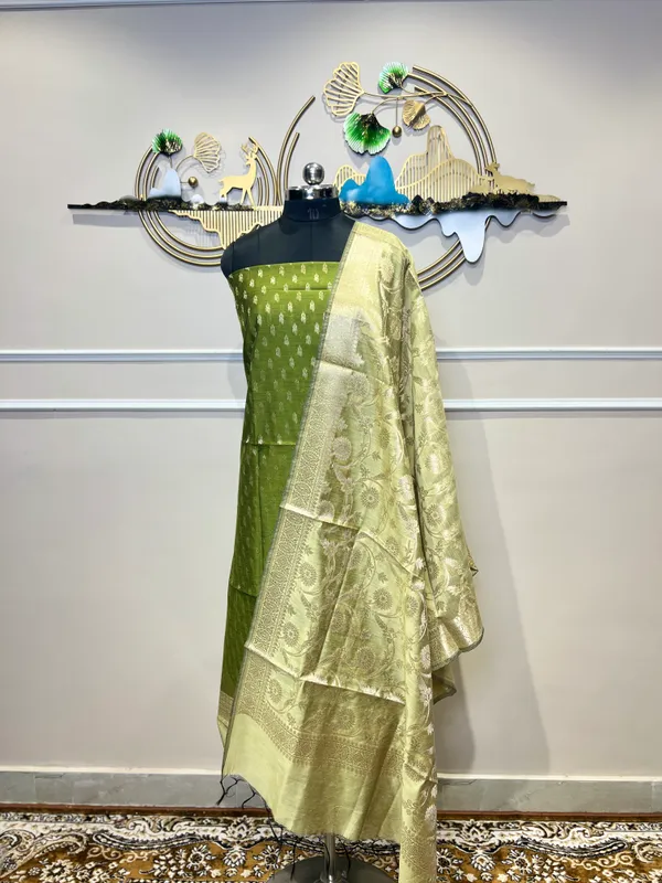 Green_Woven_Floral_Suit_for_Women