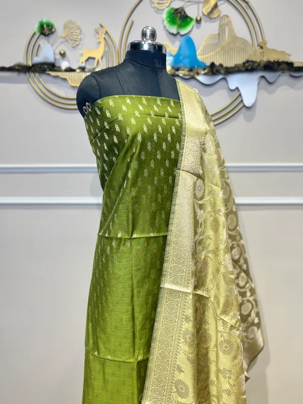 Green_Woven_Floral_Suit_for_Women