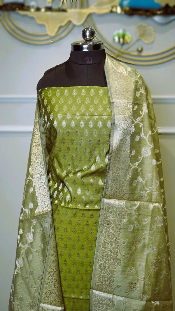 Banarasi_Zari_Woven_Unstitched_Suit_Fabric