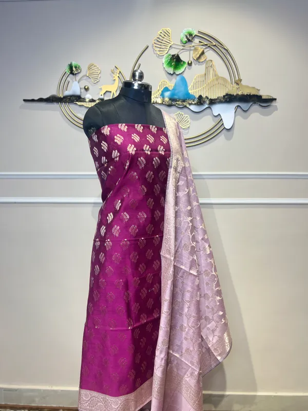 Magenta_Brocade_Ethnic_Suit_Set_for_Women