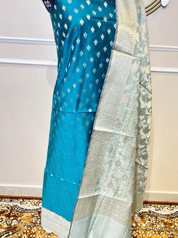 Turquoise_Brocade_Ethnic_Suit_Set_for_Women