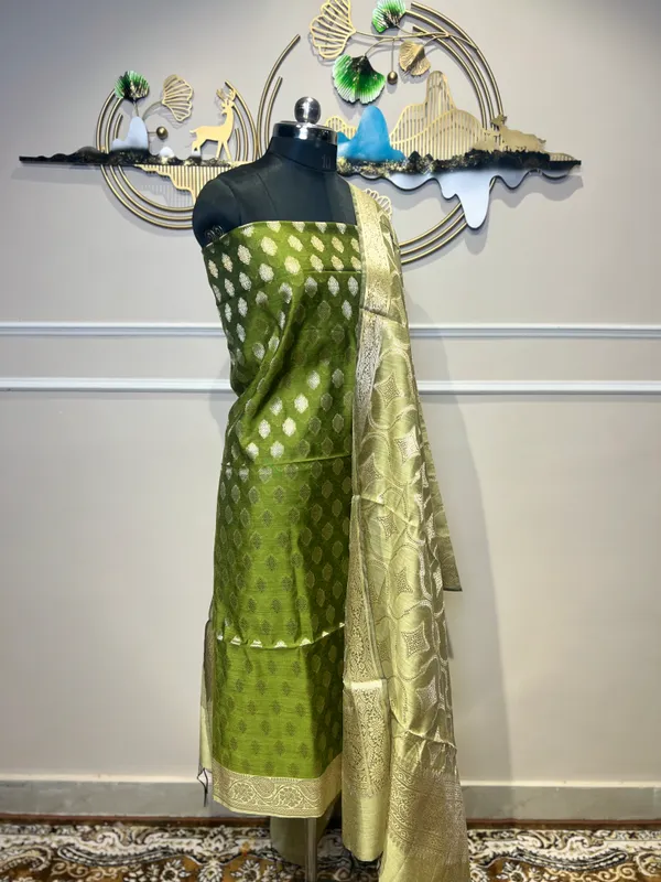 Green_Woven_Zari_Suit_for_Women