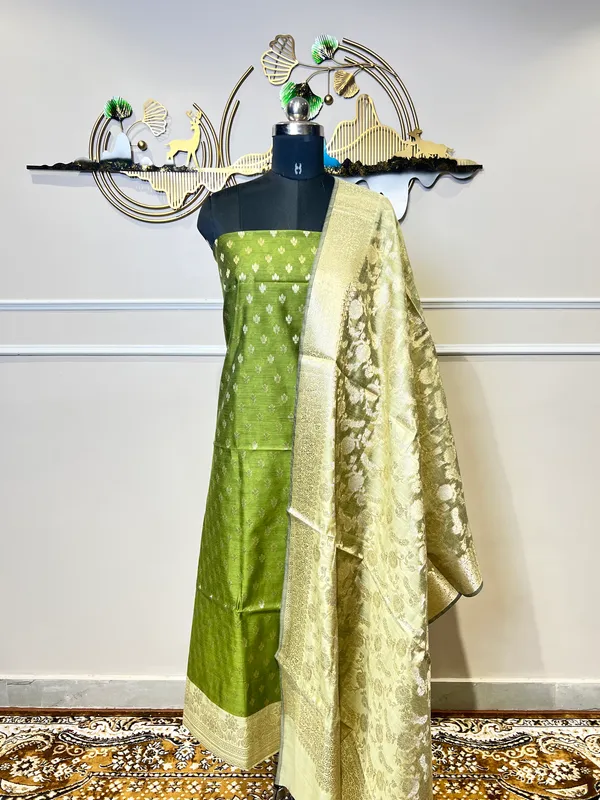 Green_Woven_Floral_Suit_for_Women