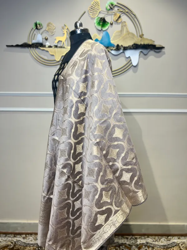 Grey_Woven_Patterned_Shawl_for_Women