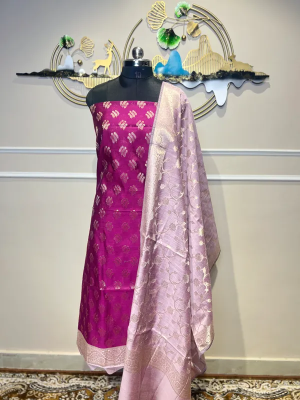 Magenta_Brocade_Ethnic_Suit_Set_for_Women