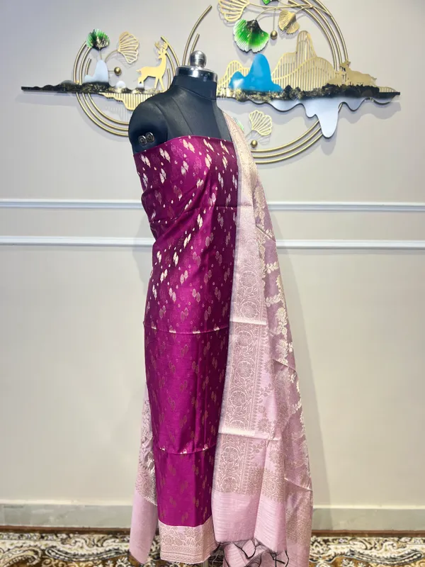 Magenta_Woven_Ethnic_Suit_for_Women