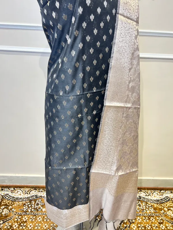 Grey_Woven_Floral_Suit_For_Women