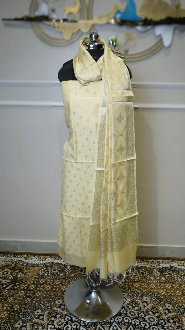 Banarasi_Zari_Woven_Unstitched_Suit_Fabric