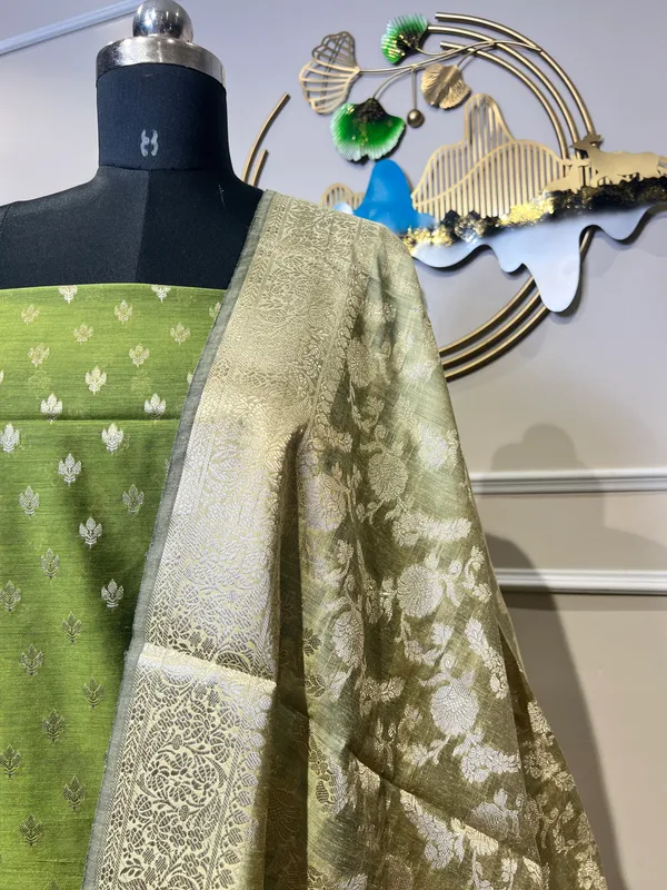 Green_Woven_Floral_Suit_for_Women