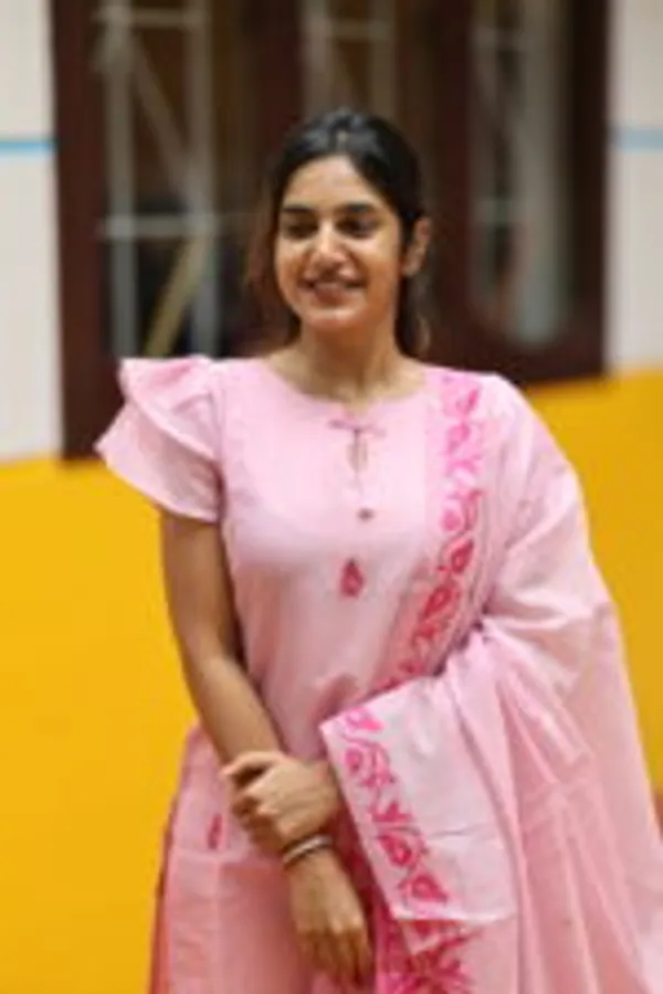 Blush_Pink_Cotton_Kurti_Top_With_Floral_Motif_Dupatta_Soft_Festive_Elegance