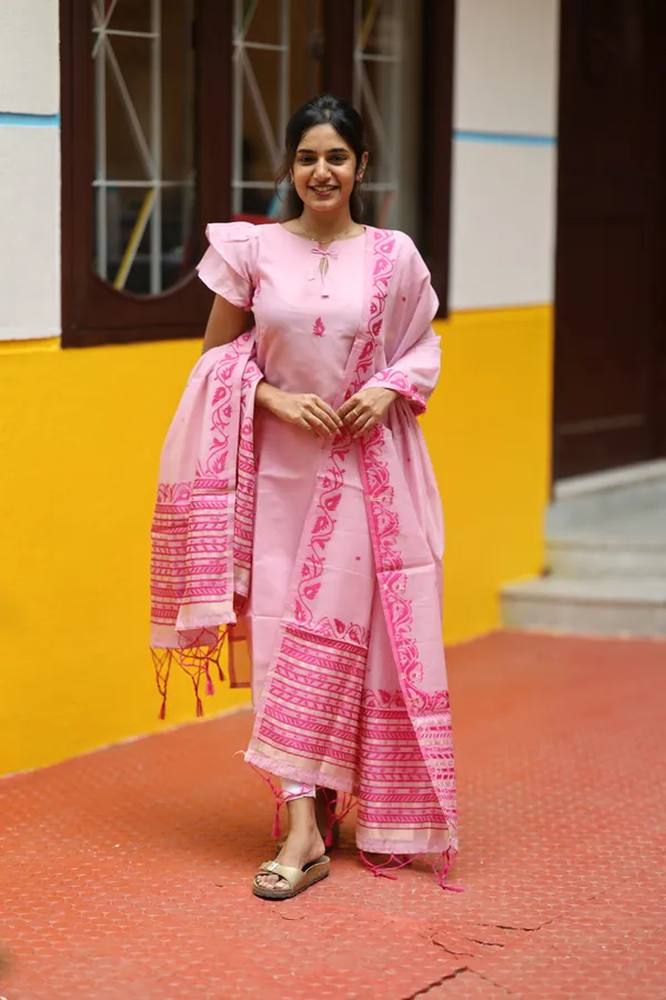 Blush_Pink_Cotton_Kurti_Top_With_Floral_Motif_Dupatta_Soft_Festive_Elegance