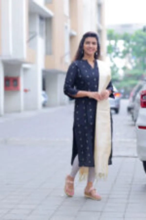 Midnight_Grace_Slub_Silk_Kurti_With_Elegant_Cream_Dupatta