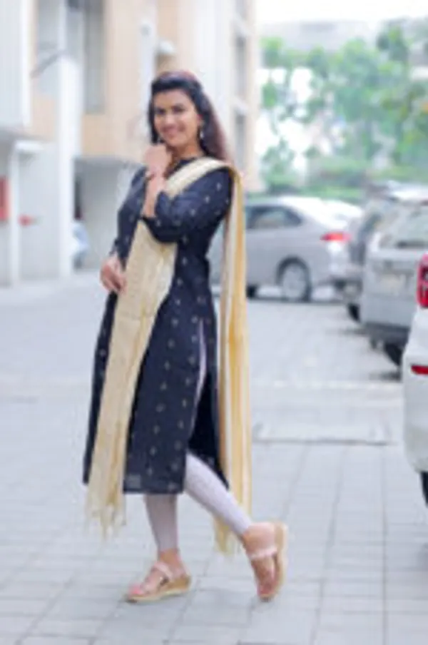 Midnight_Grace_Slub_Silk_Kurti_With_Elegant_Cream_Dupatta