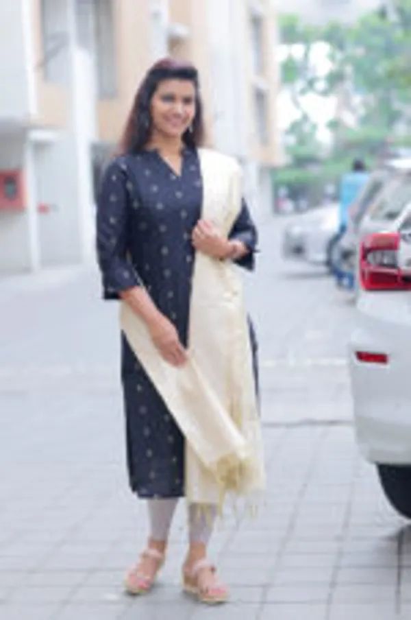 Midnight_Grace_Slub_Silk_Kurti_With_Elegant_Cream_Dupatta