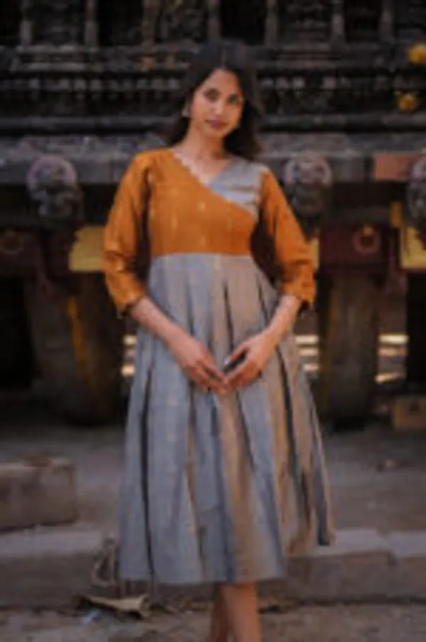 Temple_Grace_Charm_Dual_Tone_Slub_Silk_Cotton_Kurti